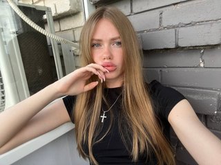 @AnayaLowe