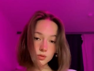 @EllieTonee